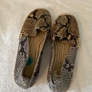 NEW Michael Kors 7.5 Sneak sprint Flats white some